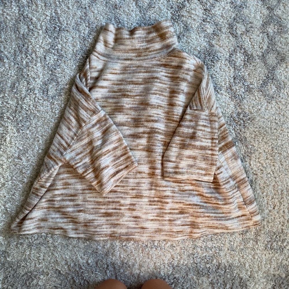 Urban Outfitters Cozy 3/4 Sleeve Loose Turtle Nexk